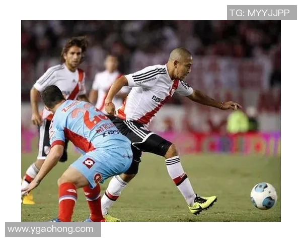 卢维丹斯迎战巴西瓜拉尼争夺联赛关键三分的激烈对决 卢维丹斯迎战巴西瓜拉尼争夺联赛关键三分的激烈对决