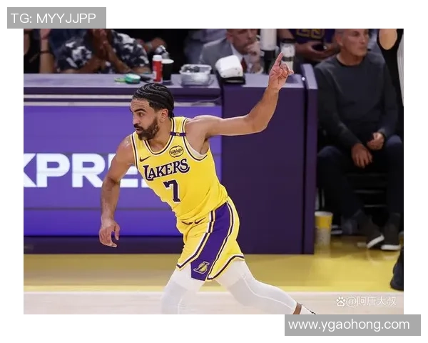 湖人对阵独行侠精彩对决11月1日全场录像回放分析与精彩瞬间回顾 湖人对阵独行侠精彩对决11月1日全场录像回放分析与精彩瞬间回顾